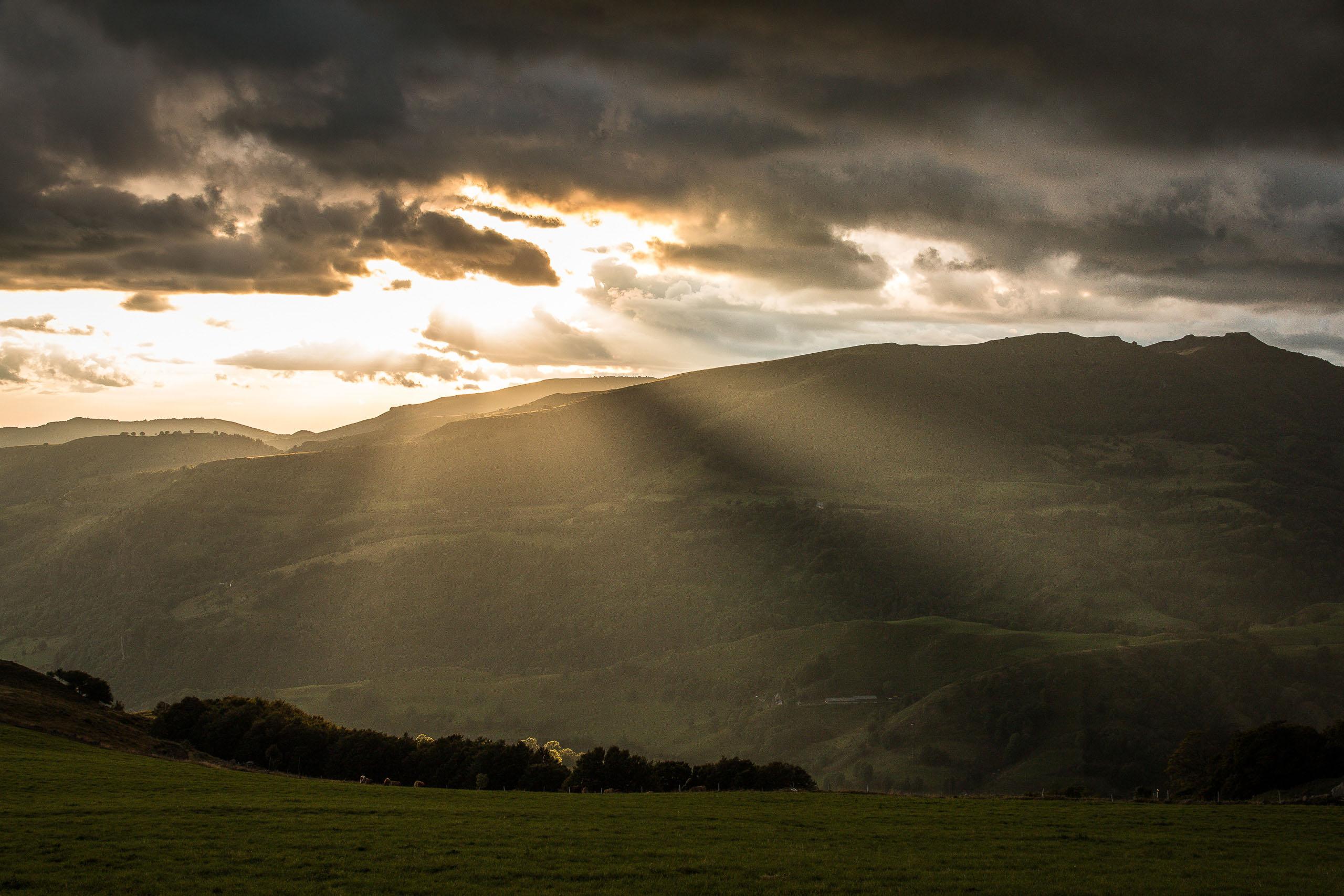 Crépuscule sur les volcans